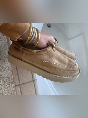 UGG loafers low boots slippers size womens 9 tan